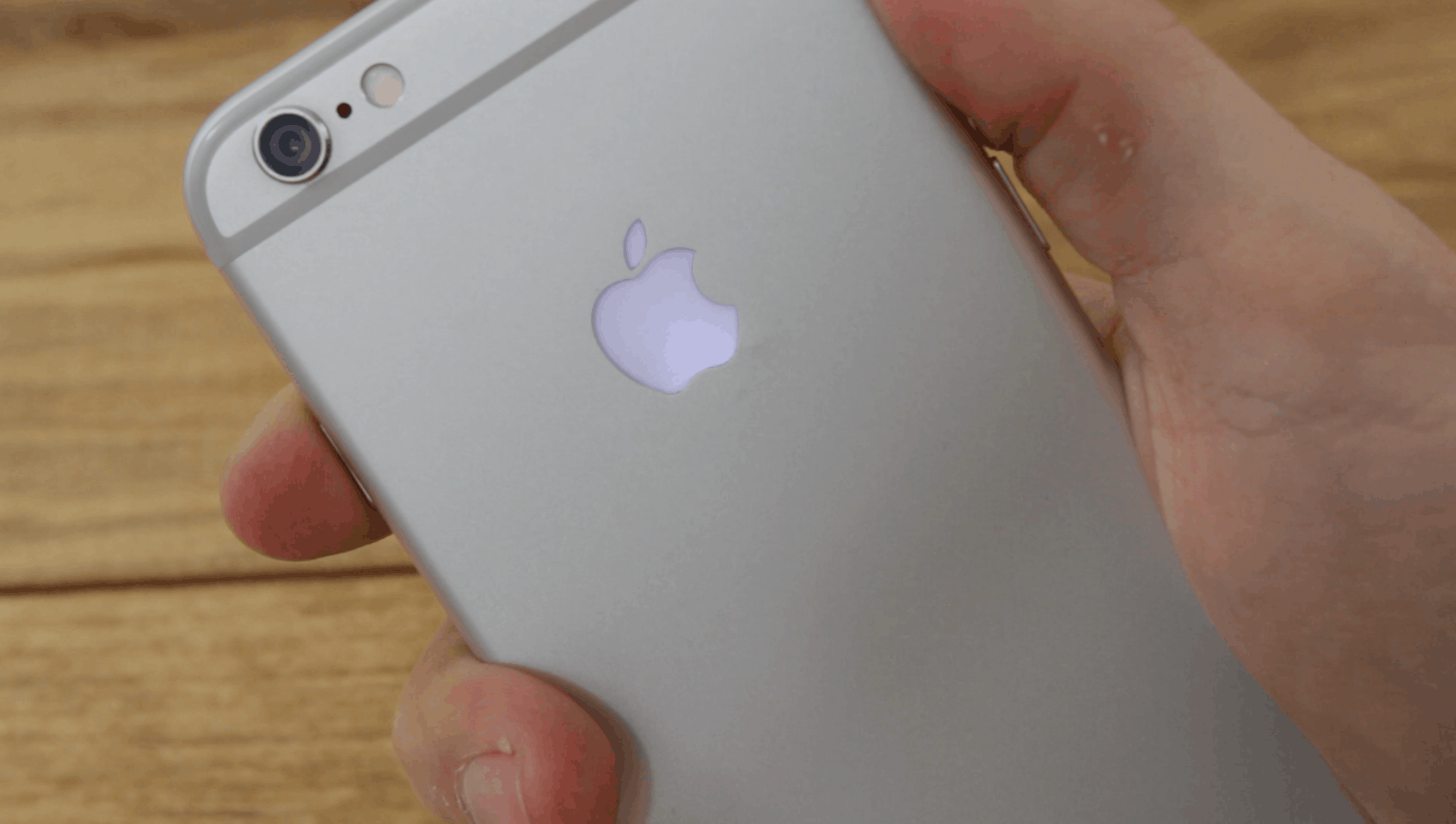 Восстановить iphone apple iphone. Светящееся яблоко iphone 6. Светящийся логотип Apple. Iphone 6 Light. Светится яблоко на айфоне.